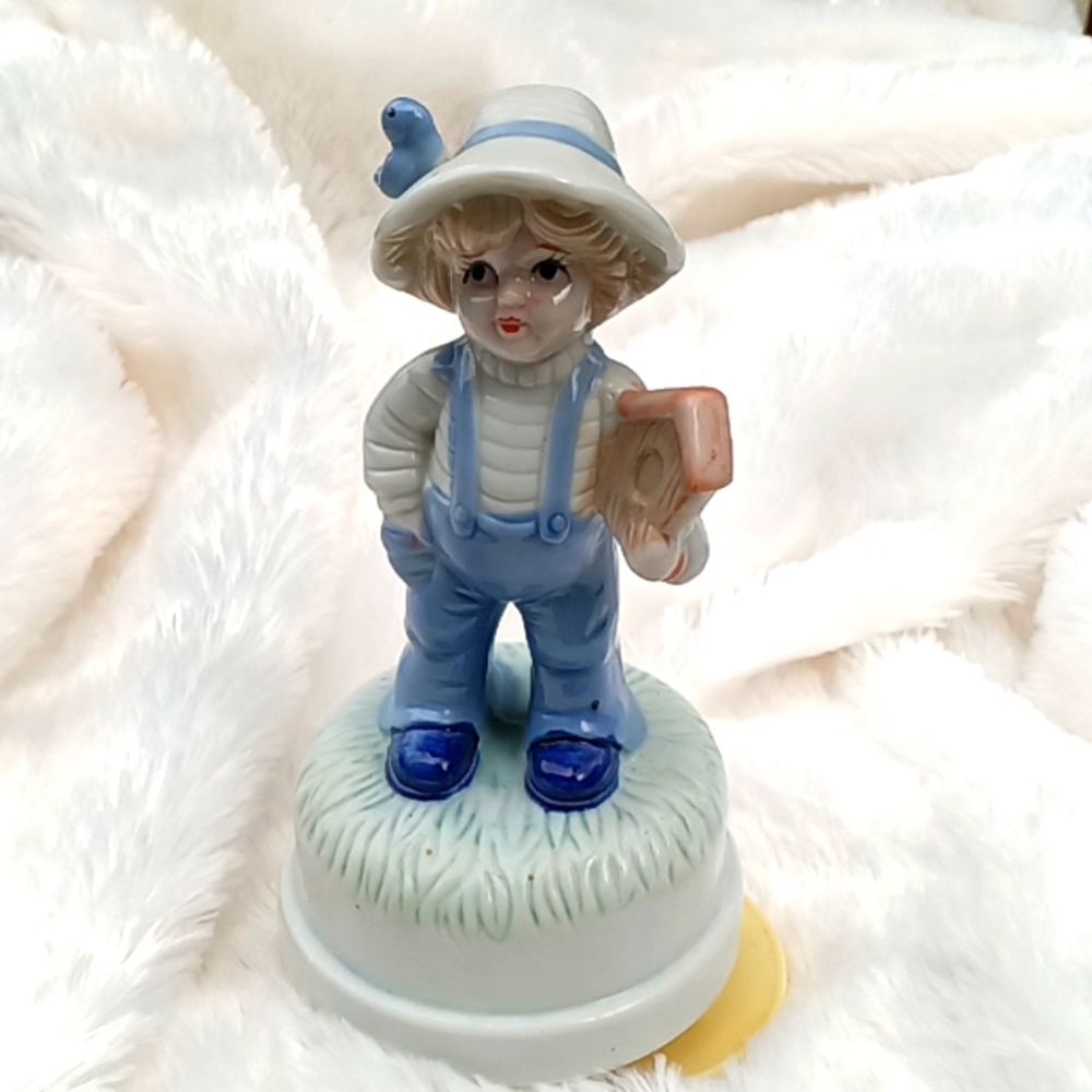 Vintage "Small World" Price Products rotating music box